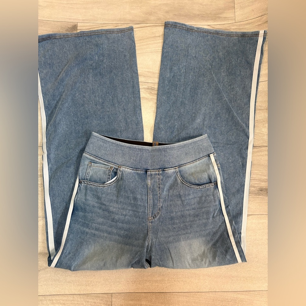 Halara Flex™ High Waisted Stripe Wide Leg Flowy Washed Casual
Jeans - Picture 2 of 9